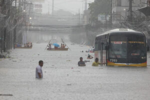 Flood-rain-commuters-300x200.jpg